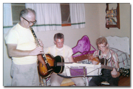 Impromptu Gig At Home with Larry McKenna, Paul Lachance and Tom Kotinsky